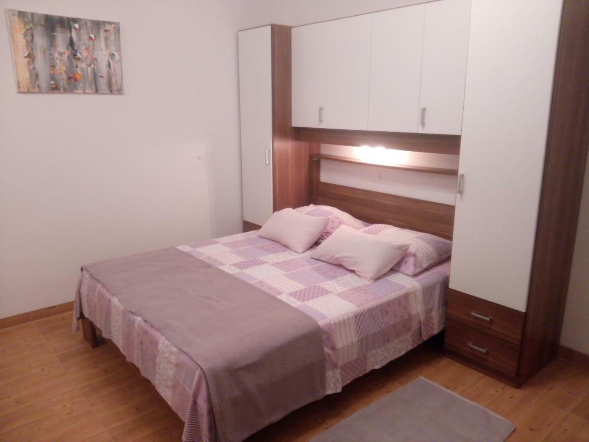 Apartmani Lomar Stari Grad Kültér fotó